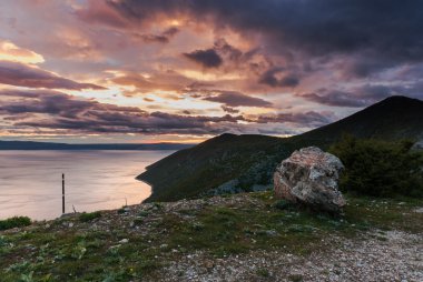 Adriyatik Denizi, Cres Adası üzerinde alacakaranlık