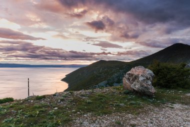 Adriyatik Denizi, Cres Adası üzerinde alacakaranlık