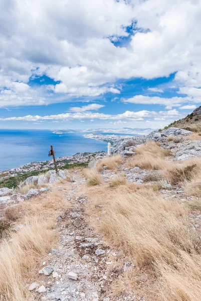 Split, Kroatia - näkymä vanhasta Podstranasta — kuvapankkivalokuva