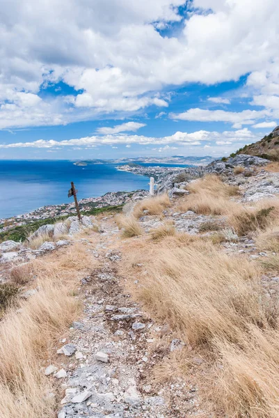 Split, Kroatia - näkymä vanhasta Podstranasta — kuvapankkivalokuva