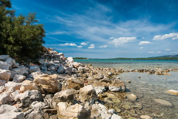 Hermoso mar Adriático en Betina, Murter, Croacia — Foto de Stock