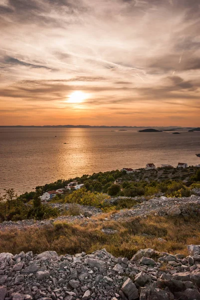 Coucher de soleil sur les îles Kornati, Croatie, Dalmatie — Photo