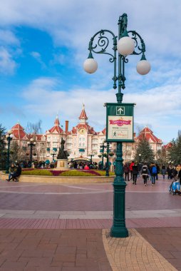 PARIS, FRANCE - 19 Ocak 2020: Paris, Fransa, Avrupa 'daki ünlü tema parkı Disneyland 
