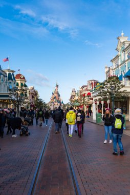 PARIS, FRANCE - 19 Ocak 2020: Paris, Fransa, Avrupa 'daki ünlü tema parkı Disneyland 