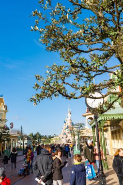 PARIS, FRANCE - 19 Ocak 2020: Paris, Fransa, Avrupa 'daki ünlü tema parkı Disneyland 