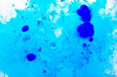 Görüntü: Mavi mürekkep, süt ve yağ.