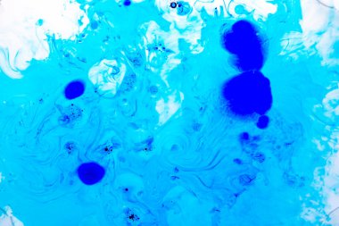 Görüntü: Mavi mürekkep, süt ve yağ.