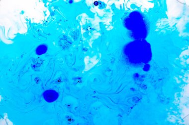 Görüntü: Mavi mürekkep, süt ve yağ.