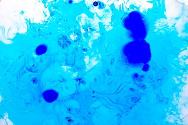 Görüntü: Mavi mürekkep, süt ve yağ.