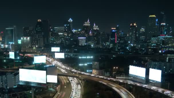 Центр города ночью — стоковое видео