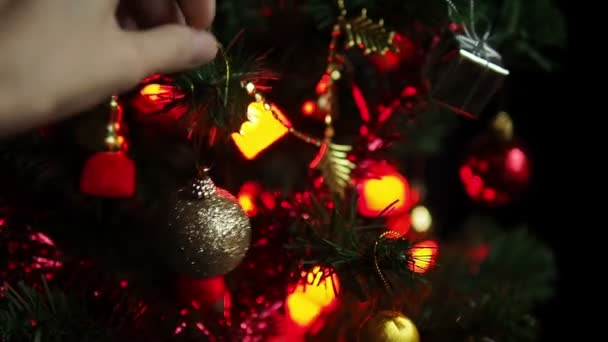 Decorare albero di Natale — Video Stock