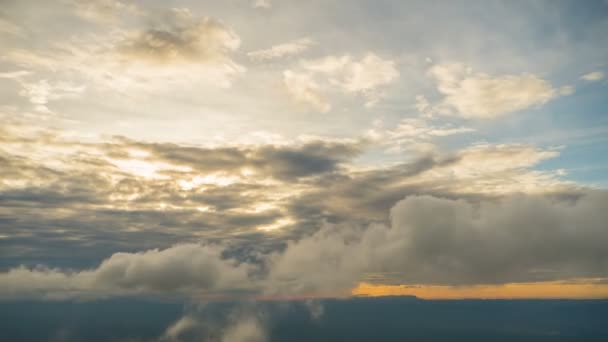 Над облаками — стоковое видео