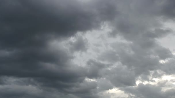 Die Wolken nach dem Regen — Stockvideo