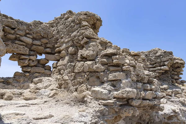 As ruínas de uma antiga fortificação localizada no Parque Nacional de Ashkelon — Fotografia de Stock