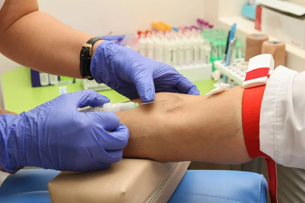 Toma de sangre en el laboratorio para su análisis — Foto de Stock