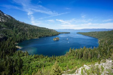 Emerald Körfezi 'nde güneşli bir gün, Tahoe Gölü, California, Usa