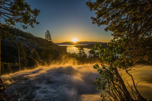 Eagle Falls, Emerald Bay, Tahoe Gölü, California, Usa üzerinde gün doğumu