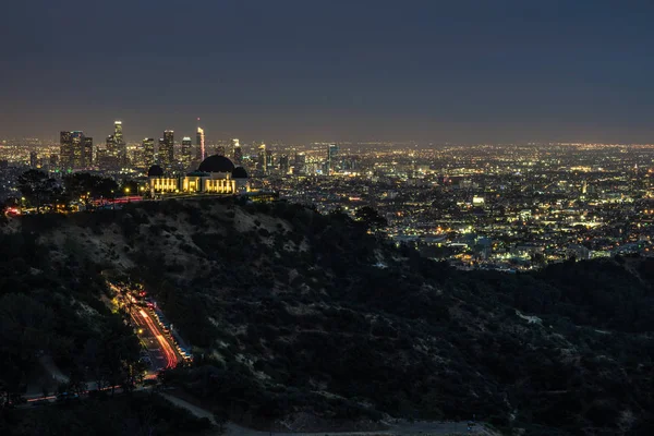 Panorama de Los Ángeles por la noche, California - Observatorio Griffith —  Fotos de Stock