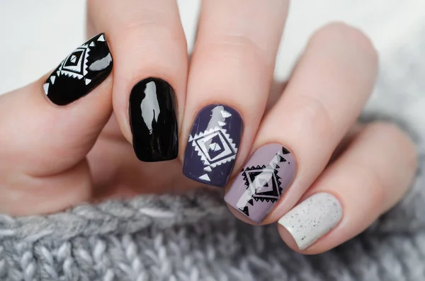 Manicure in Scandinavian style in black white gray and purple color triangle pattern — ストック写真