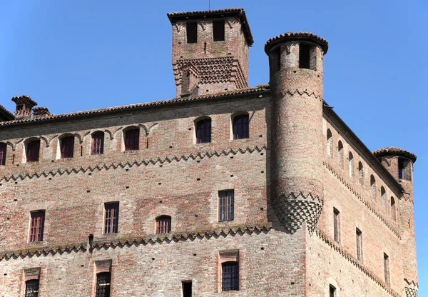 Středověký hrad v Piemontu — Stock fotografie