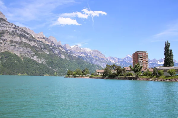 Alpejskie jezioro Walen — Zdjęcie stockowe