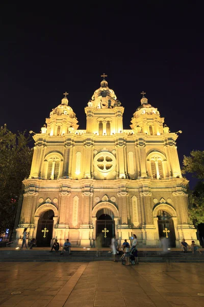 Katedralen i Wangfujing nattetid, Beijing — Stockfoto