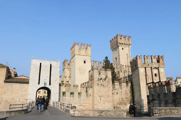 Hrad Scaligero jezera Garda, Itálie — Stock fotografie