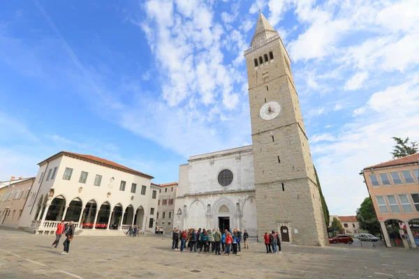 Plaza del mercado medieval en Koper, Eslovenia . — Foto de Stock