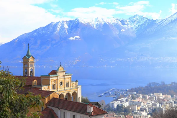 Madonna del Sasso ve göl, İsviçre — Stok fotoğraf