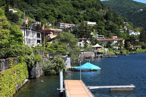Landschap in meer van Lugano — Stockfoto