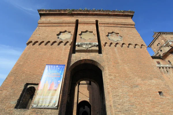 Vista de Castello Estense — Foto de Stock