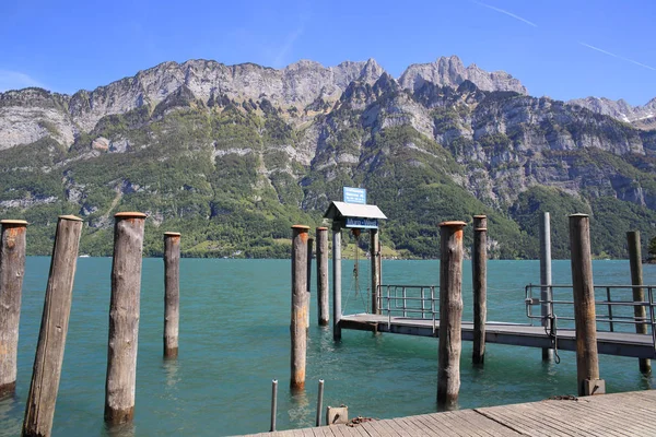 Muelle en Murg frente al lago Walen — Foto de Stock