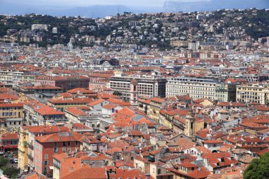 Nice, Fransa - 30 Nisan 2015: Cityscape üzerinde 30 Nisan 2015 yılında güzel güzel, Fransa. Popüler turizm beldesidir Fransız Rivierası'nda.