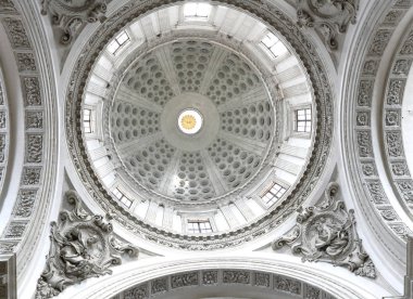 Brescia, İtalya - 6 Ekim 2016: 6 Ekim 2016 üzerinde Brescia, Brescia, İtalya katedral kubbe iç. Brescia katedral bir unesco dünya mirası olduğunu.