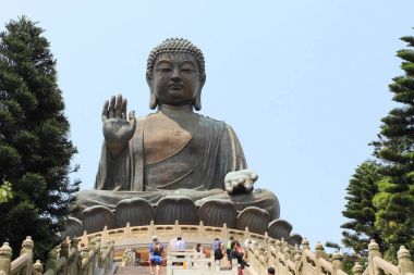Hong kong, Çin - 31 Temmuz 2014: hong Kong, Çin üzerinde 31 Temmuz 2014 büyük Buda'nın görünümü. hong Kong'daki en popüler turistik büyük Buda lantau Island olduğunu.