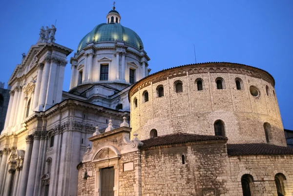 Oude Nieuwe Kathedraal Van Brescia Schemerlicht Unesco Werelderfgoed Italië — Stockfoto