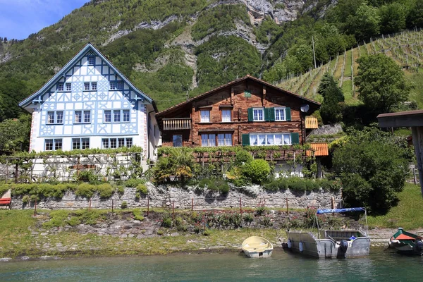 Tradiční Vesnice Jenda Čelí Walenské Jezero Švýcarsko — Stock fotografie