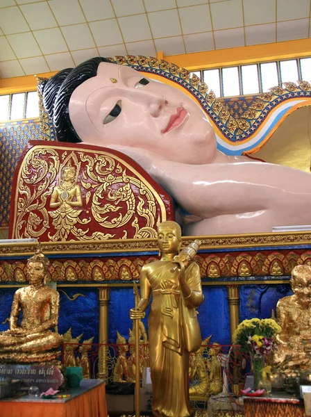 2016에 페낭에서 Wat Chaiya Mangkalaram의 말레이시아 2016 역사적인 부처님 — 스톡 사진