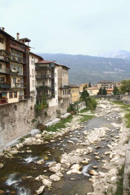 Şehir manzarası ve Rovereto Nehri, İtalya