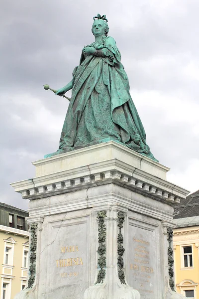 奥地利克拉根福 2014年11月4日 2014年11月4日在奥地利克拉根福市市场广场前女王玛丽亚 特蕾莎雕像 — 图库照片