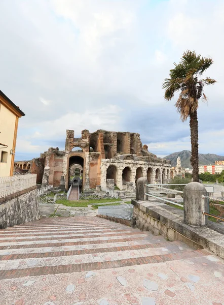 Amfiteátr Capuy Druhá Největší Římská Divadelní Zřícenina Itálie — Stock fotografie
