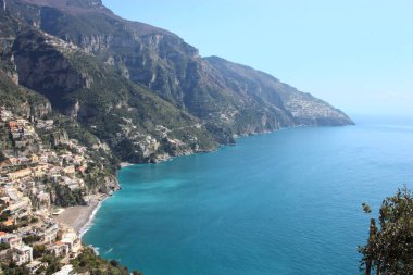 Positano 'nun kıyı şeridi, İtalya' da bir dünya mirası bölgesi.