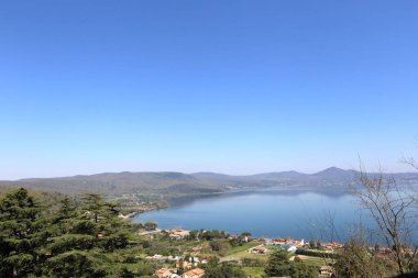 Bracciano Gölü Roma, İtalya 'da Castello Orsini-Odescalchi' den izlendi