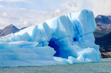 icebergs in tne Argentina Lake clipart