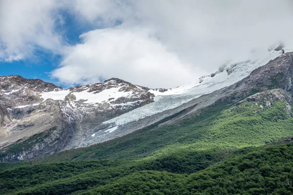 Les glaciers autour du lac du désert (Lago del Desierto ) — Photo