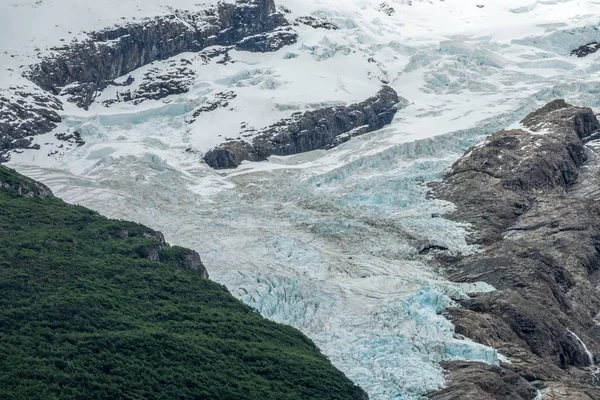 Les glaciers autour du lac du désert (Lago del Desierto ) — Photo