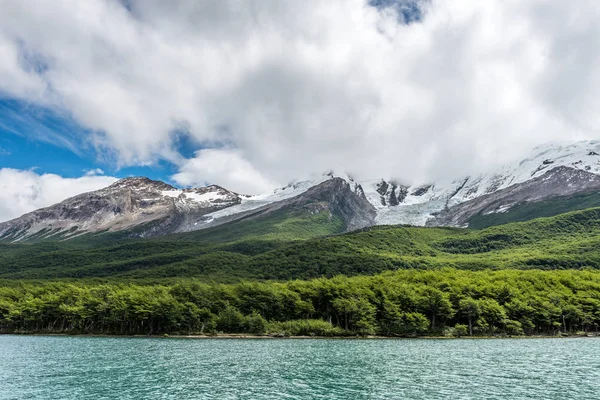 Les glaciers autour du lac du désert (Lago del Desierto ) — Photo