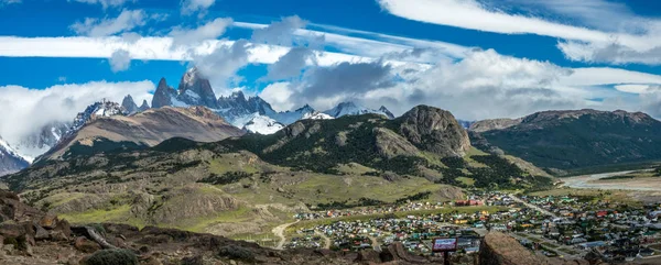 El Chalten wsi z tłem Fitz Roy — Zdjęcie stockowe