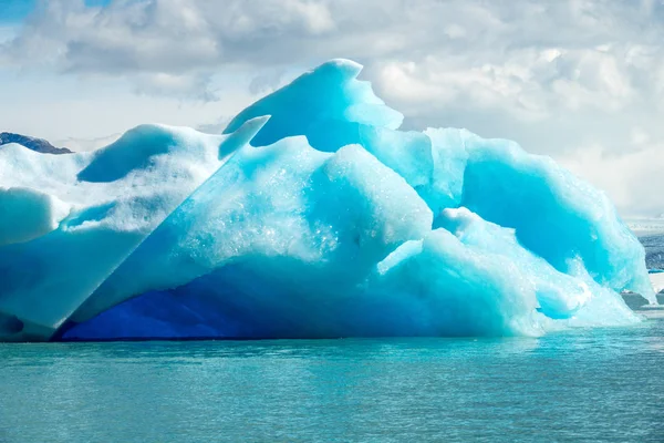 Buzdağları tne Arjantin Gölü içinde — Stok fotoğraf