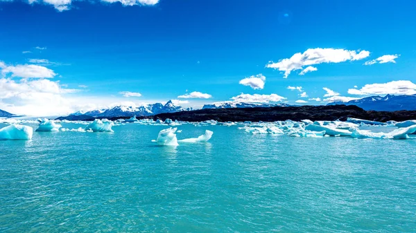 Ledovce v úplném jezero Argentina — Stock fotografie